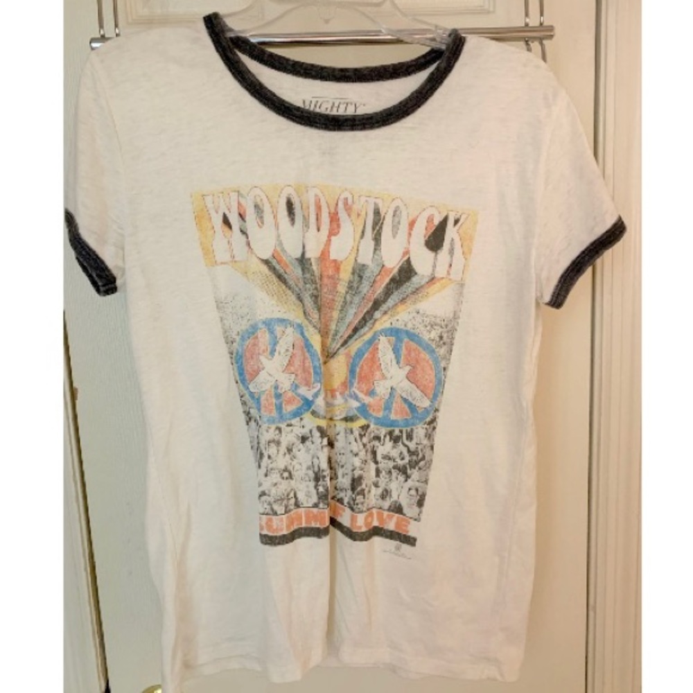 Women’s graphic tee (junior size L)